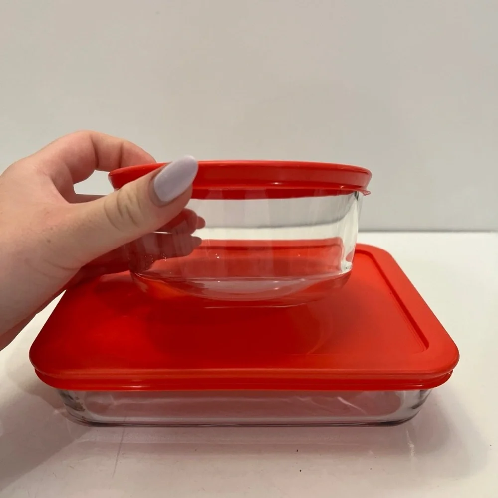 Pyrex 3 cup rectangular food storage and 2 cup circular food storage